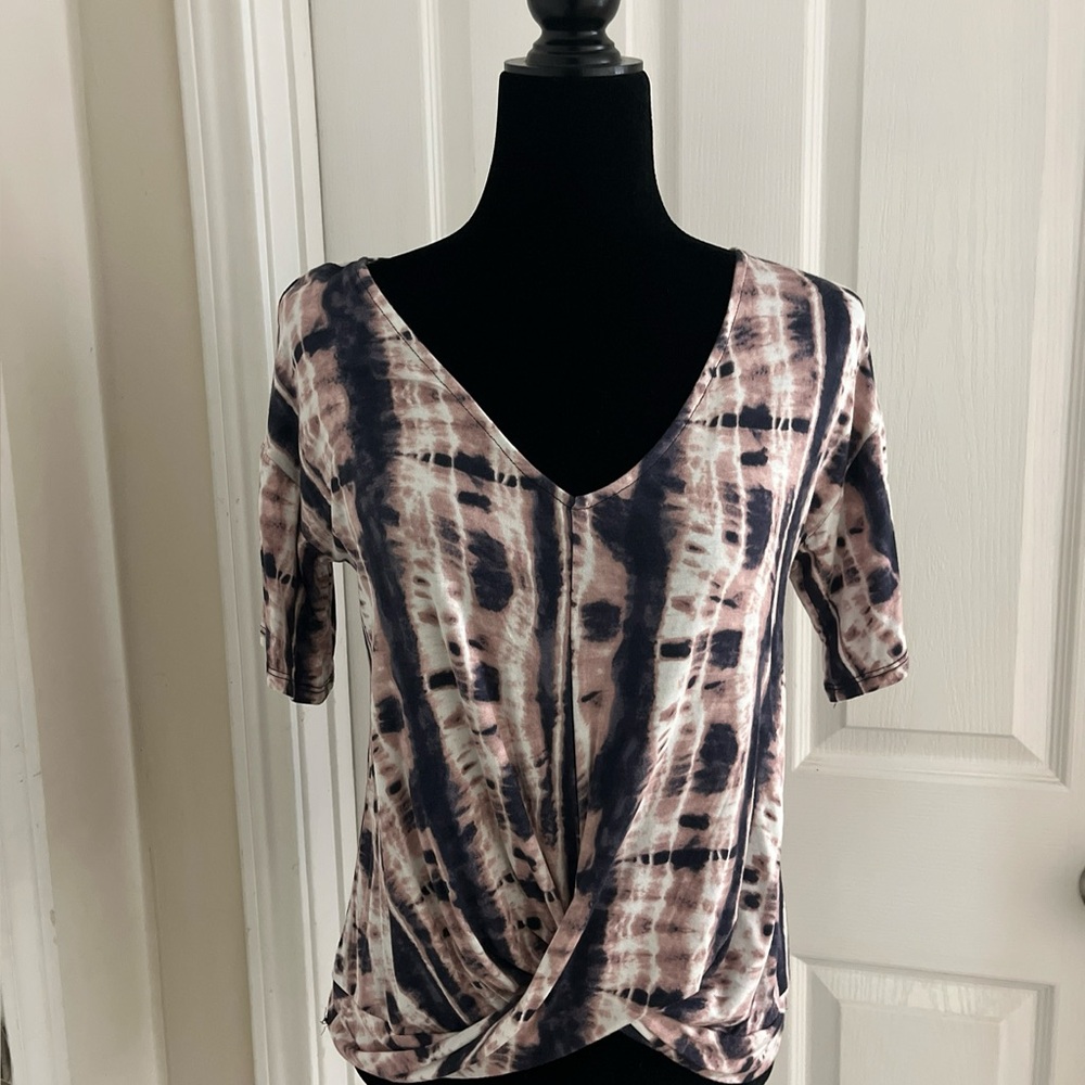 Tie-Dye V-Neck Twist Front Women’s Top - Blush & Navy